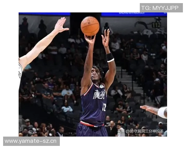 小卡上半场表现抢眼两分全中三分稍显失准罚球稳健贡献17分 小卡上半场表现抢眼两分全中三分稍显失准罚球稳健贡献17分