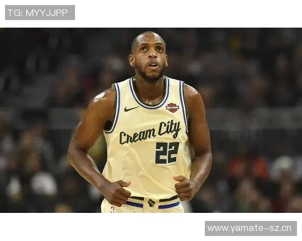 斯普利特强调老将利拉德与霍勒迪在更衣室的重要性及其受欢迎程度 斯普利特强调老将利拉德与霍勒迪在更衣室的重要性及其受欢迎程度