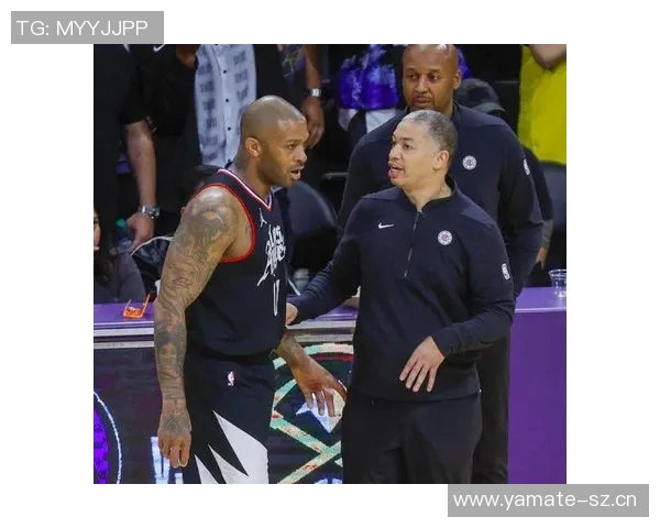 快船训练氛围轻松愉快全员笑容满面小卡频频亮相