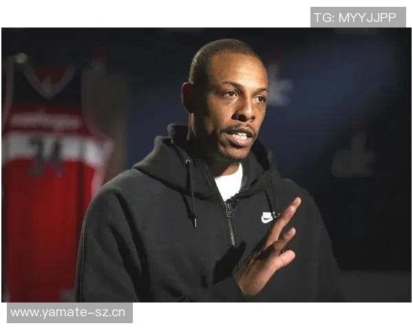 女主持与皮尔斯默契配合皮尔斯直言不想与他人合作播客