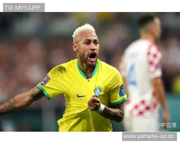 媒体人解读杨立瑜竖大拇指事件背后的真实情感与球迷互动的误解